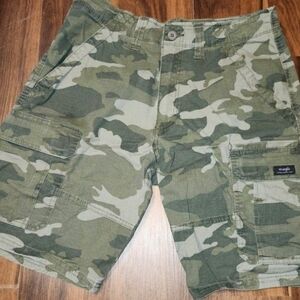 NWOT Mens Sz 32 Wranglers Relaxed Fit Camo Cargo Shorts, Brand New Condition